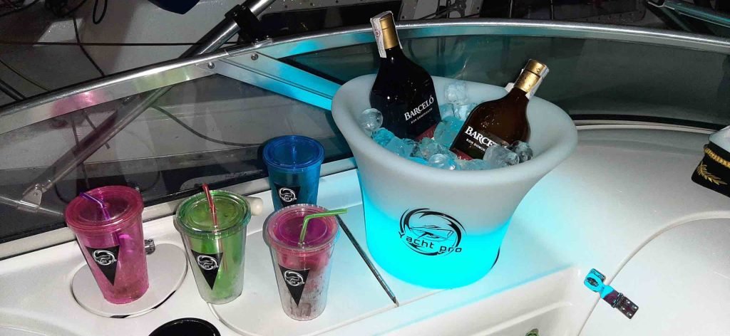 Barco Kraken en Fuengirola | YachtPro Spain Barco Kraken en Fuengirola | Alquiler de barcos YachtPro Spain