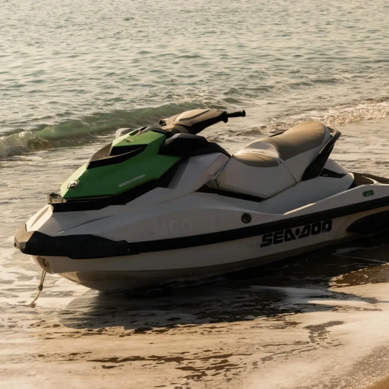precios de alquiler de motos de agua en Málaga jetski en la playa del Mediterráneo