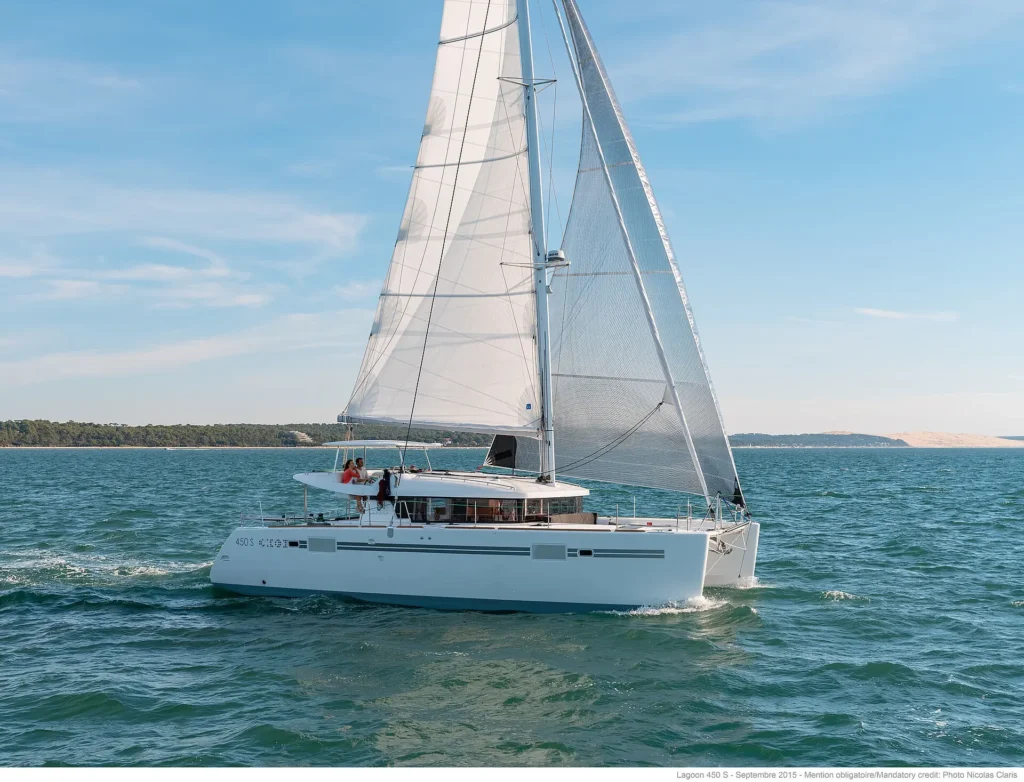 Catamarán Lagoon 450 en Puerto Banús para elegir una salida privada