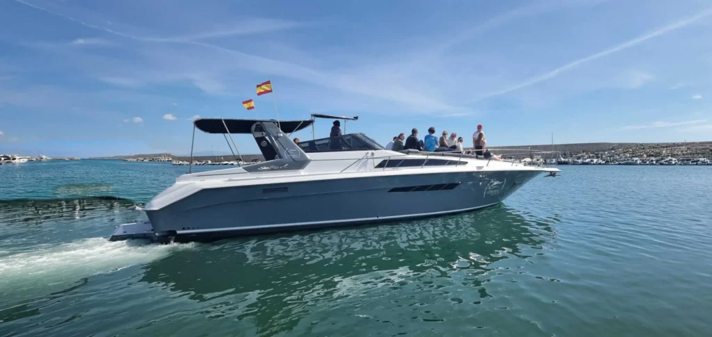 Alquiler-de-bote-Sea-Ray-Sundancer-45-en-Fuengirola-frente